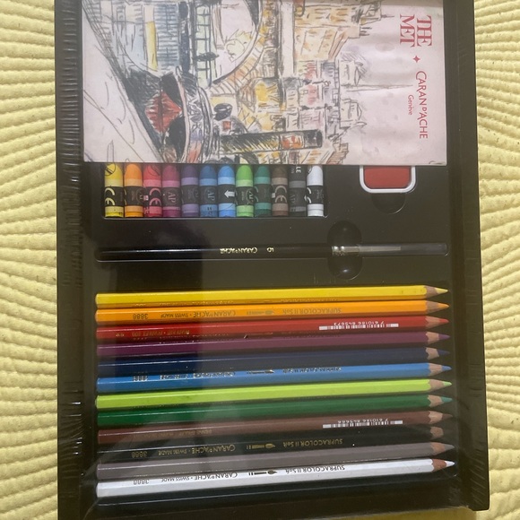 NWT The Met + Caran d'Ache Art Set - Picture 2 of 4